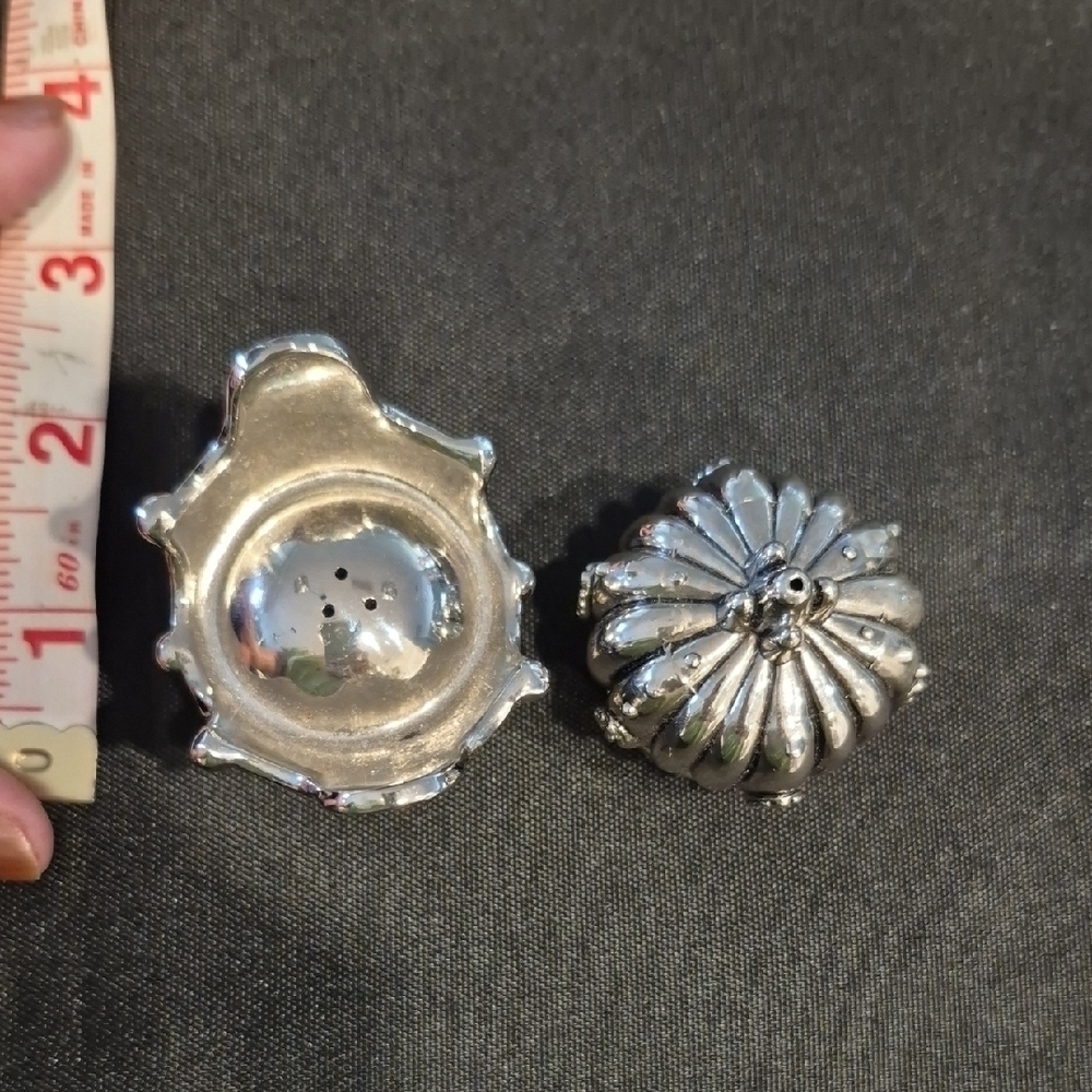 Towle Silver Plated Crown Salt And Pepper Shakers - Picture 9 of 11